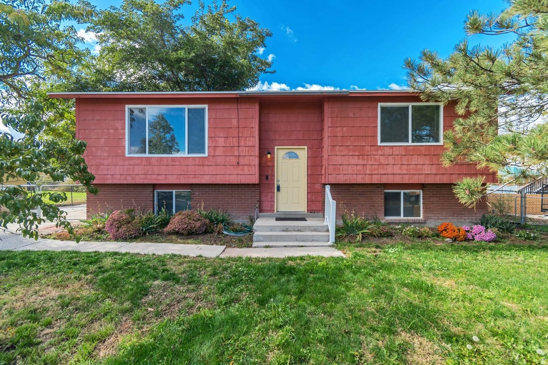 360 S Belaire Cir